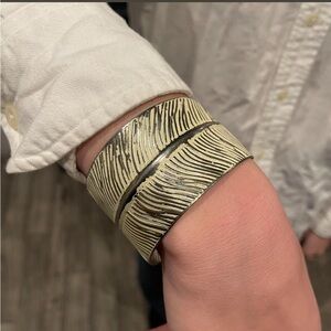 Vintage feather bangle bracelet cream silver colorway 90s glam costume jewlery